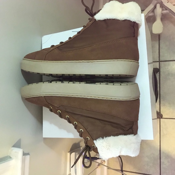 Waterproof cougar ‘ Dublin’ hi top sneaker booties - Picture 10 of 16